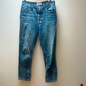 Everlane Straight-Leg Jeans – Timeless and Versatile Wardrobe Staple